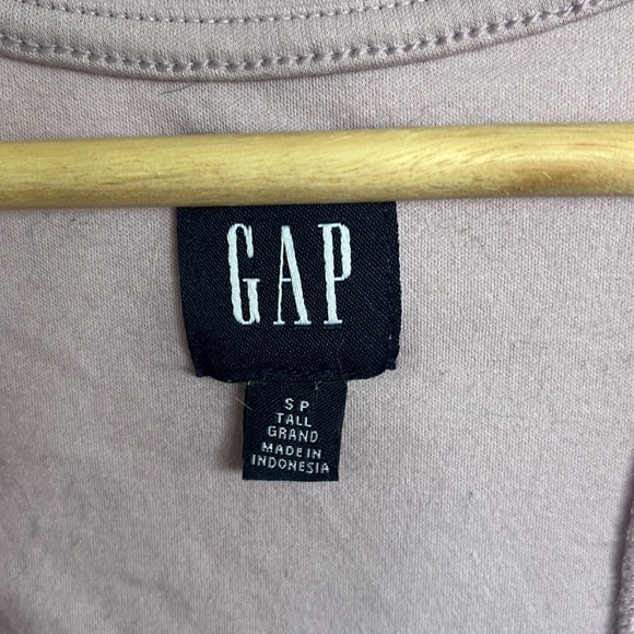 Gap Lilac Romper with Cut-Out Back & Pockets - Picture 3 of 4